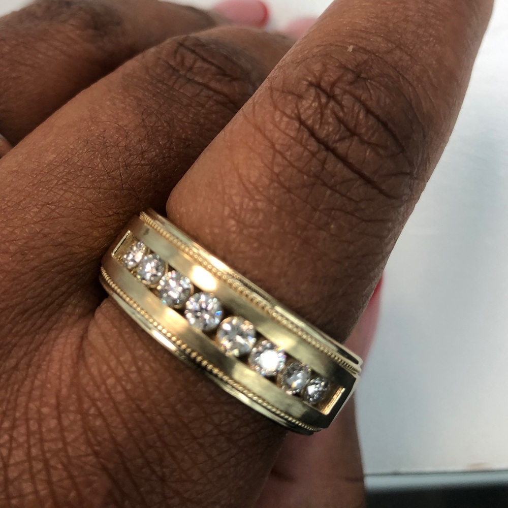1 carat men’s diamond band. 14kt gold